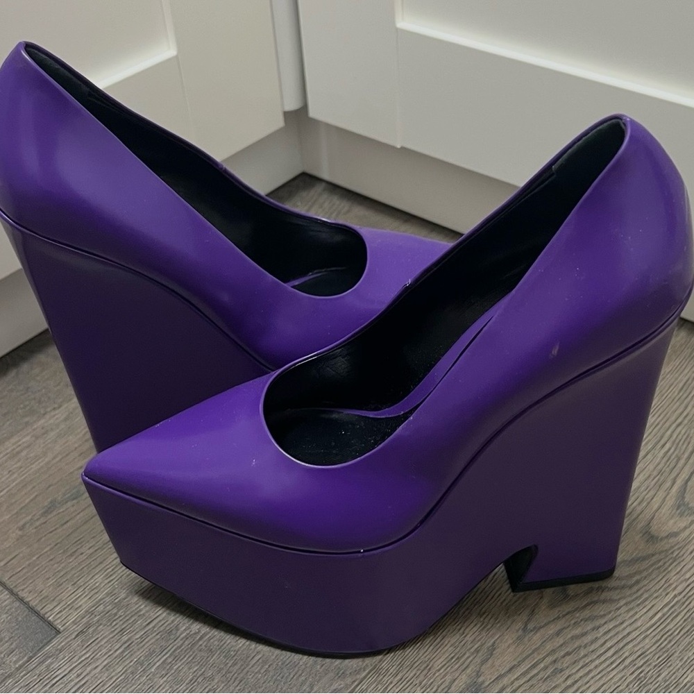 Authentic Versace Tempest leather platform pumps - Picture 1 of 6